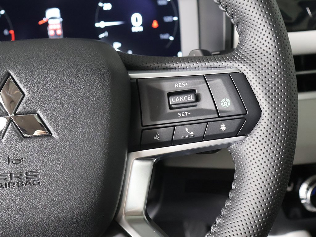New 2025 Mitsubishi Outlander SE image 46