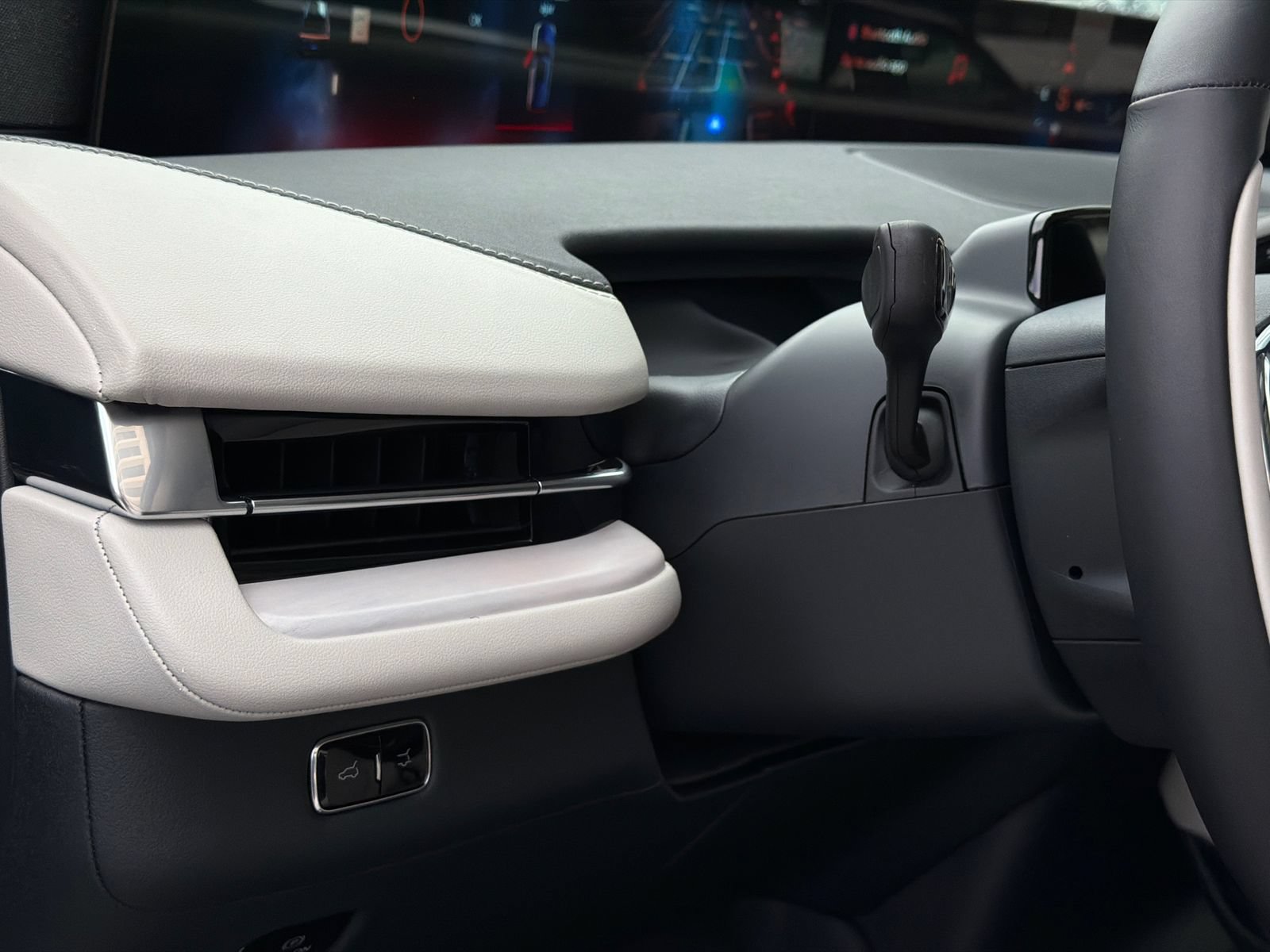 New 2026 Lincoln Navigator L Reserve AWD/4WD image 19
