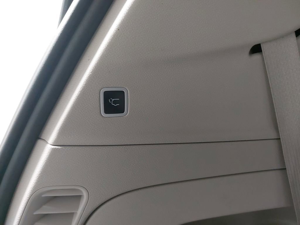 Used 2024 Chrysler Pacifica Touring-L image 15