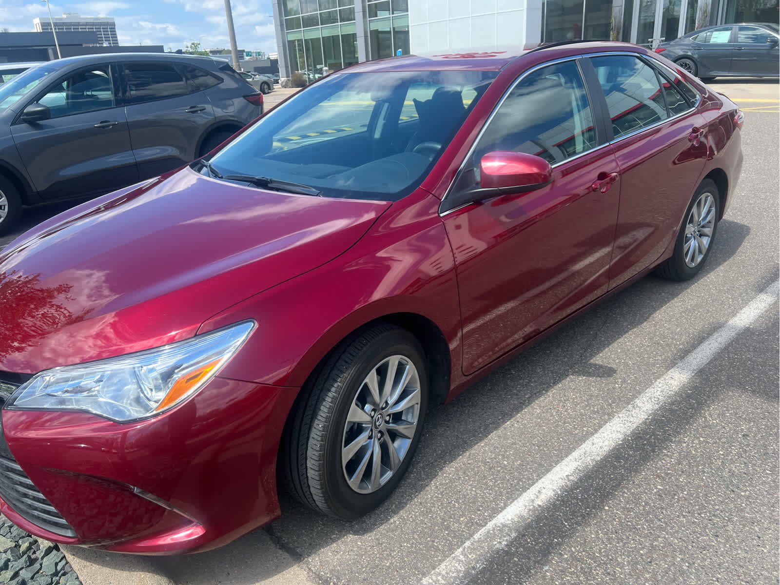 Used 2017 Toyota Camry XLE FWD image 3