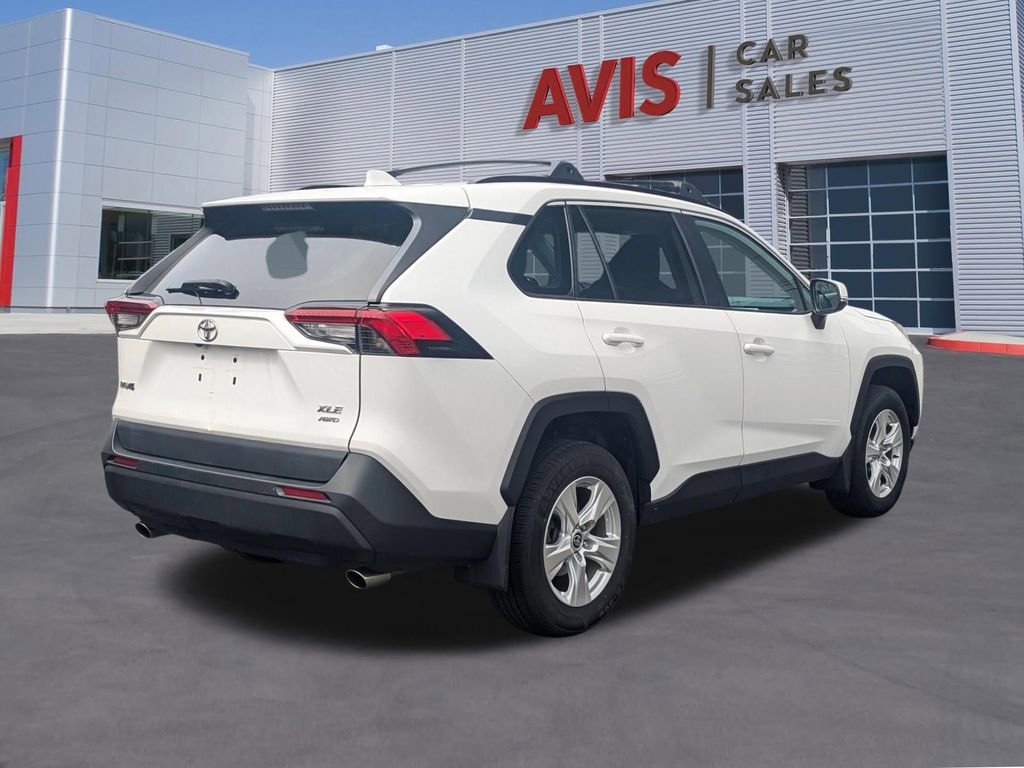 Used 2021 Toyota RAV4 XLE w/ Convenience Package image 6