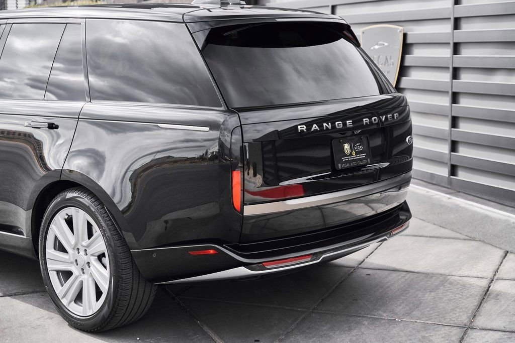 Used 2023 Land Rover Range Rover SE image 9