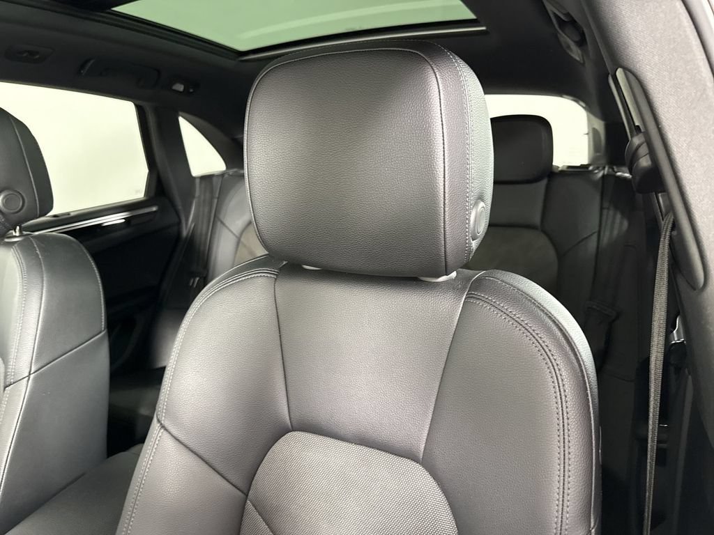 Certified 2022 Porsche Macan S AWD/4WD image 41