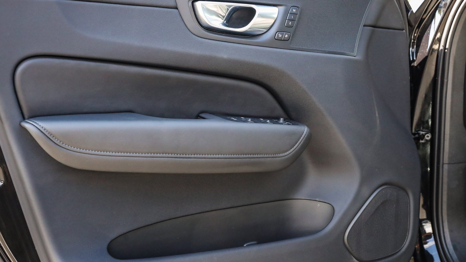 Used 2025 Volvo XC60 B5 Plus w/ Climate Package image 19