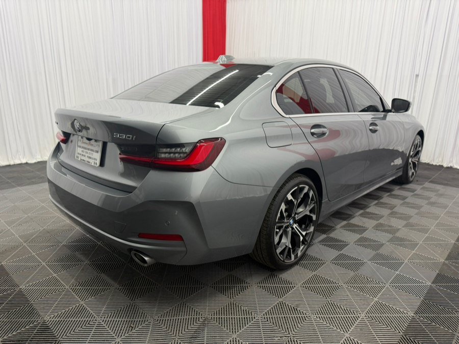Used 2025 BMW 330i xDrive Sedan w/ Convenience Package AWD/4WD image 4