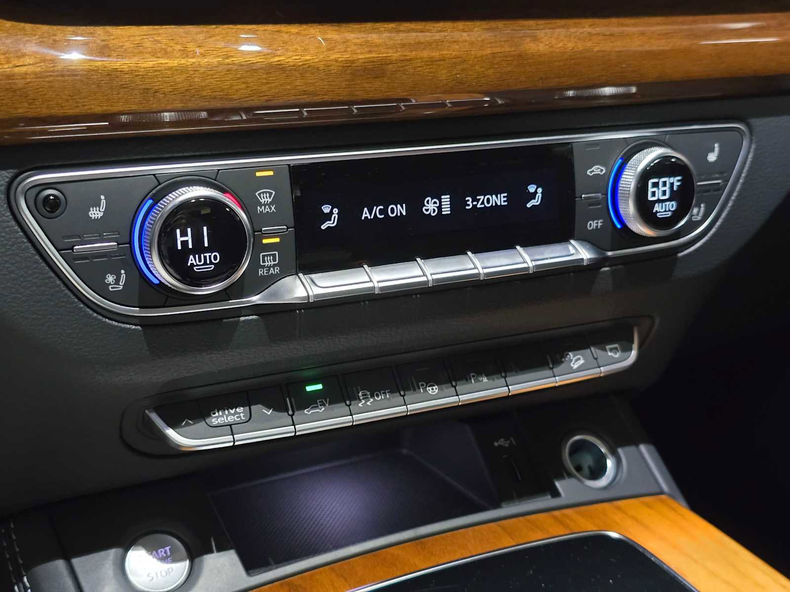 Used 2021 Audi Q5 e Prestige w/ Prestige Package image 31