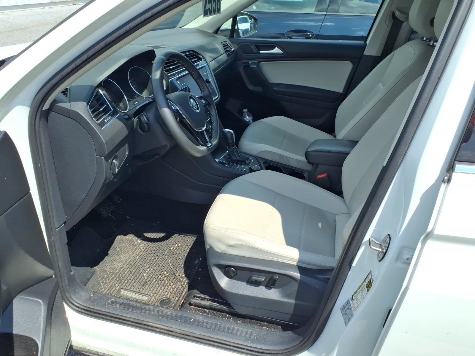 Used 2021 Volkswagen Tiguan SE w/ Panoramic Sunroof Package AWD/4WD image 5