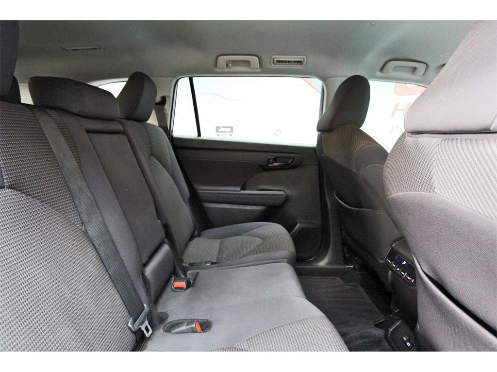 Used 2024 Toyota Highlander XLE image 9