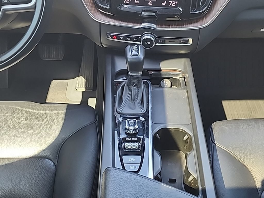 Used 2021 Volvo XC60 T5 Momentum w/ Protection Package AWD/4WD image 23