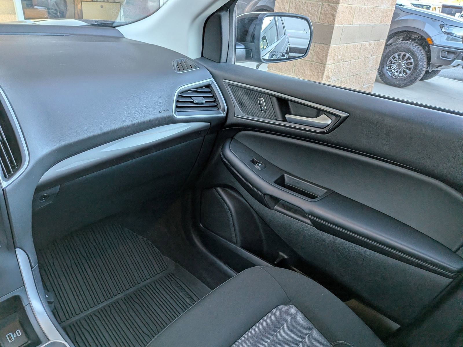 Certified 2024 Ford Edge SE w/ Black Appearance Package image 19