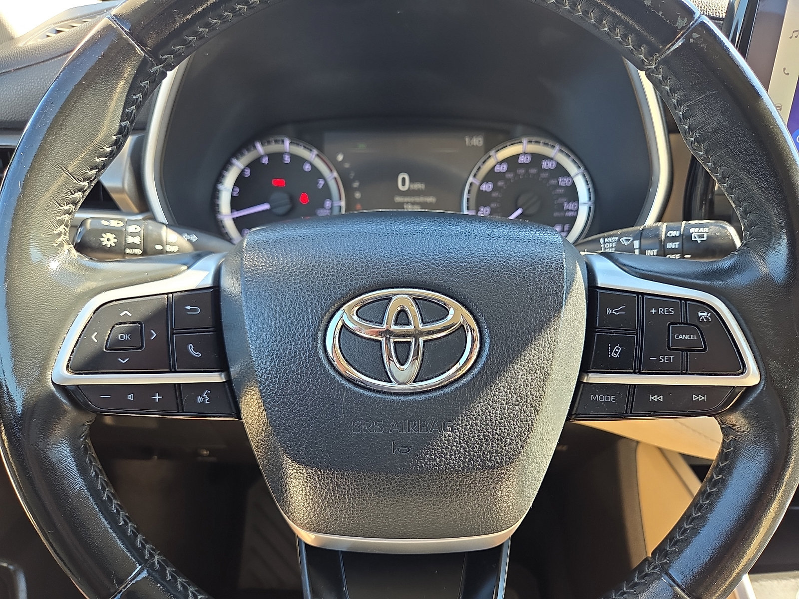 Used 2023 Toyota Highlander XLE FWD image 24