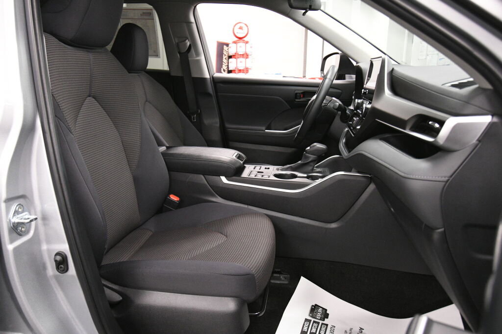 Certified 2024 Toyota Highlander LE image 27