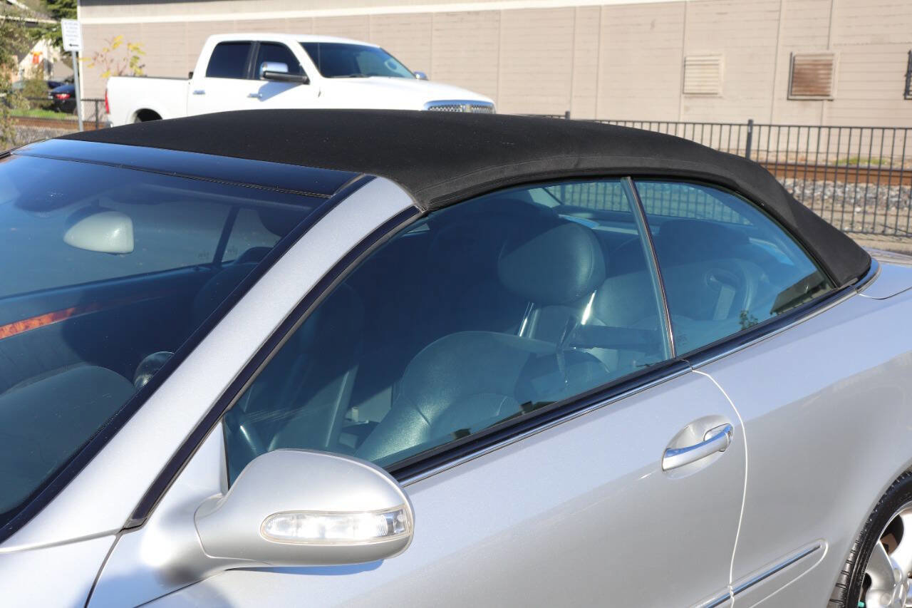 Used 2005 Mercedes-Benz CLK 320 Cabriolet image 22