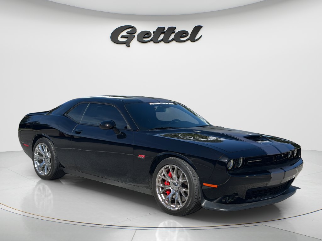 Used 2015 Dodge Challenger SRT RWD image 3
