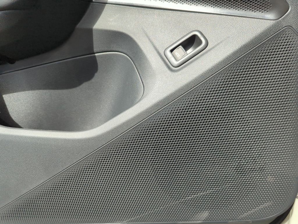 New 2026 Volkswagen Tiguan SE R-Line image 30