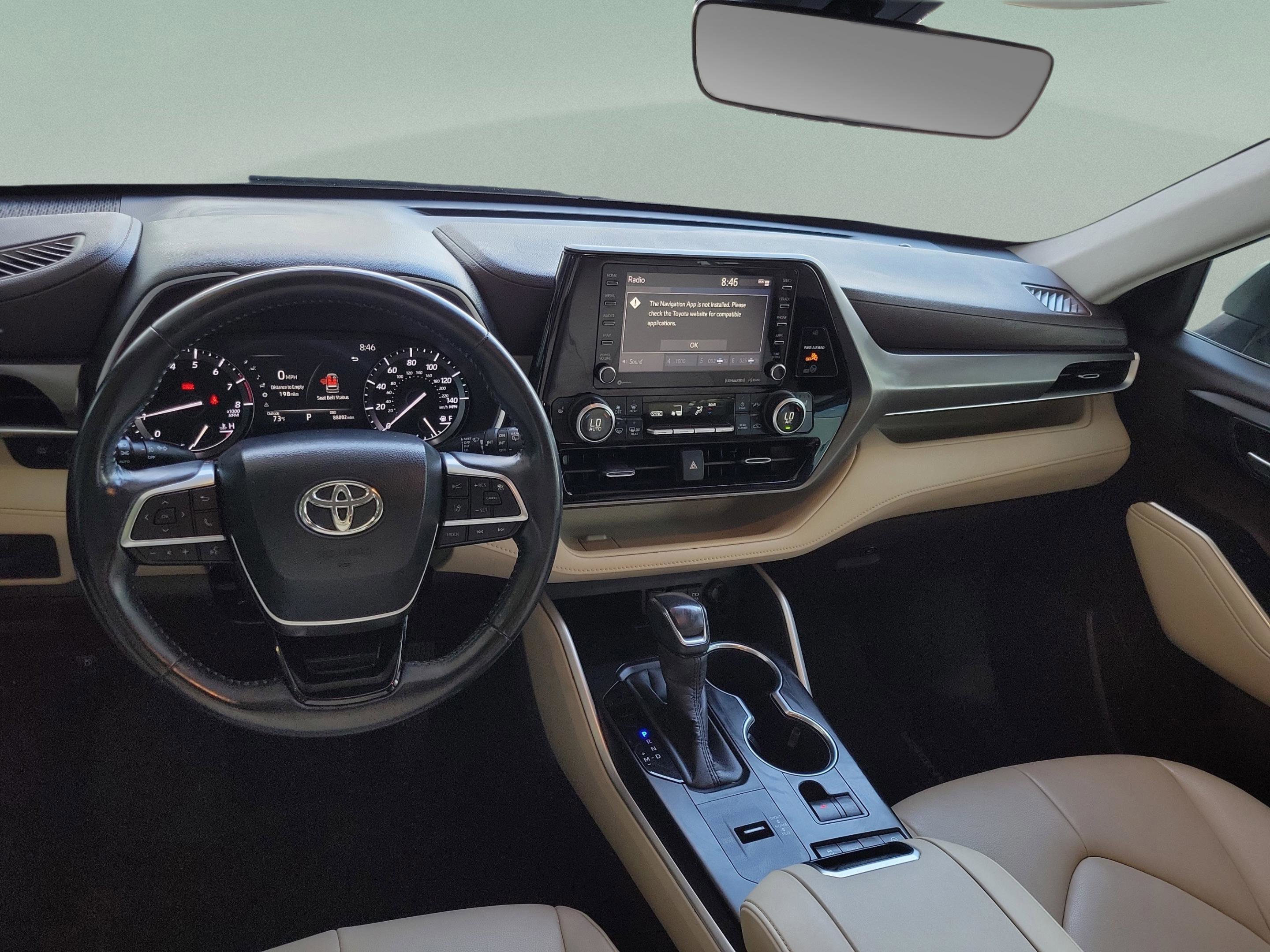 Used 2020 Toyota Highlander XLE image 18