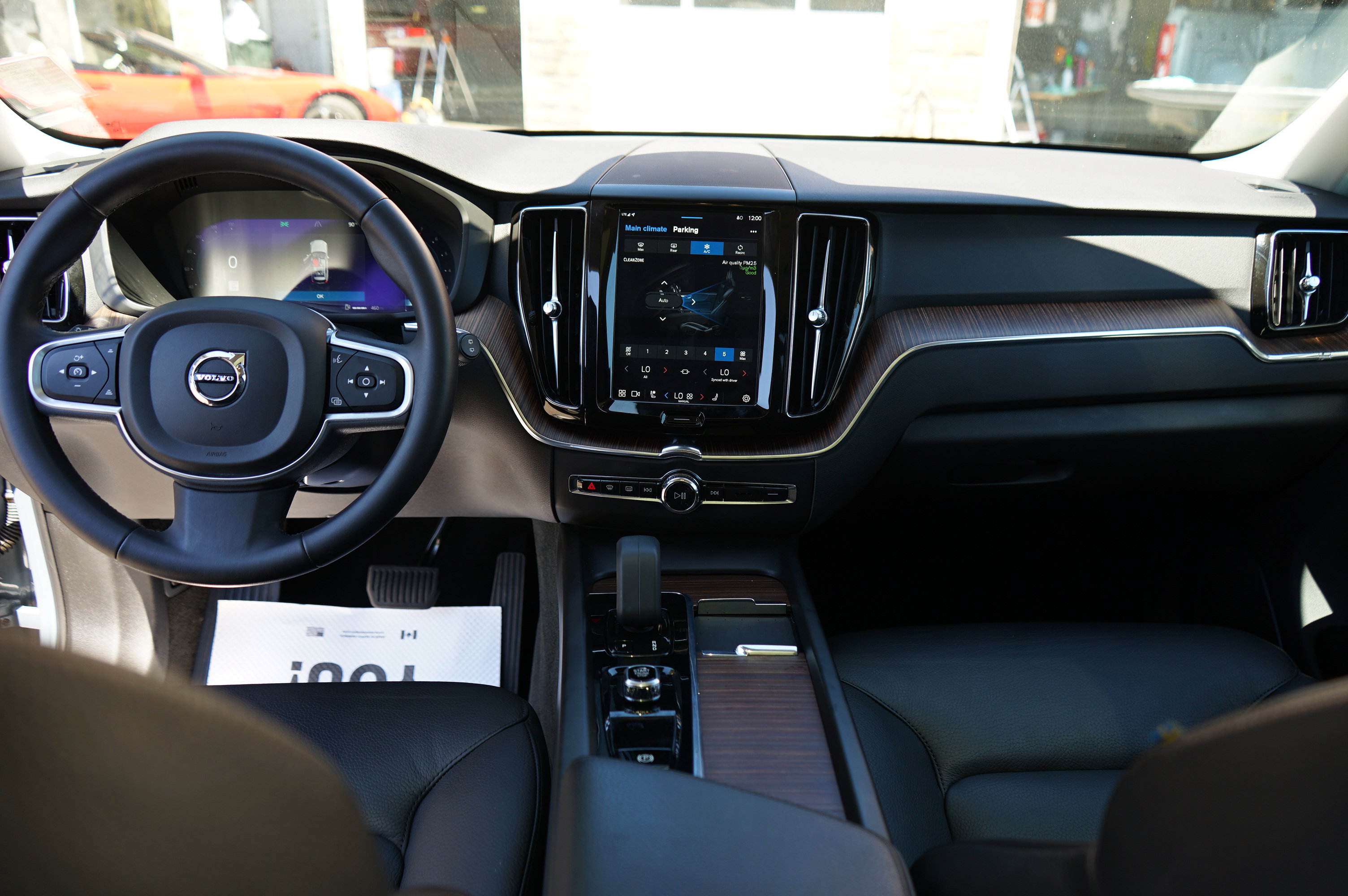 Used 2022 Volvo XC60 B5 Momentum image 21