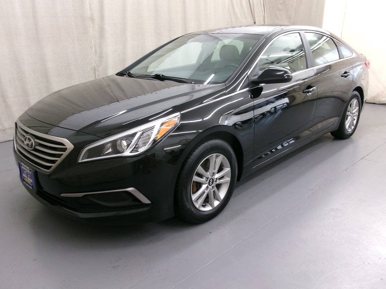 Used 2017 Hyundai Sonata SE FWD image 2