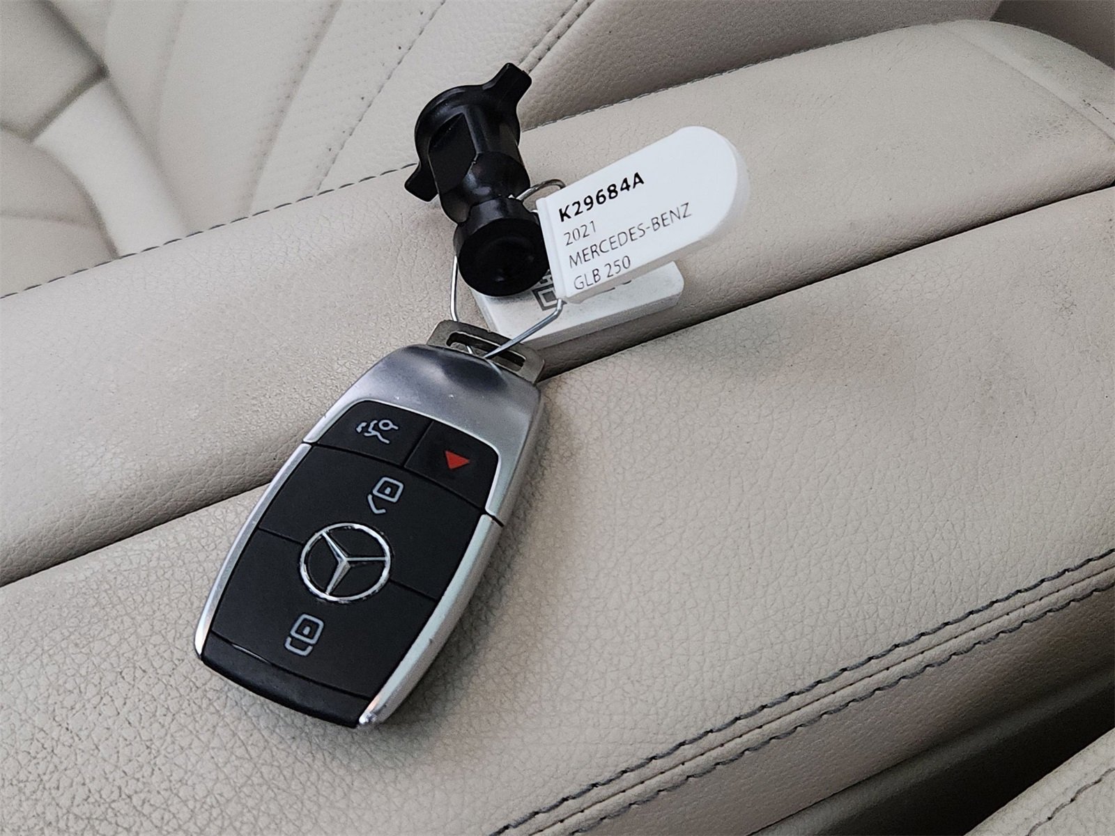 Used 2021 Mercedes-Benz GLB 250 4MATIC image 36