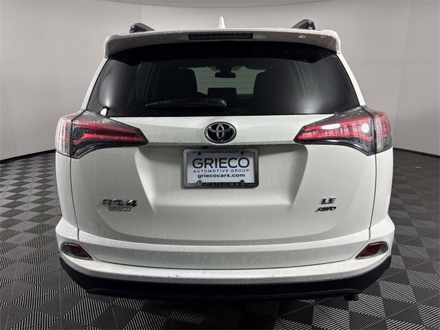 Used 2018 Toyota RAV4 LE image 7