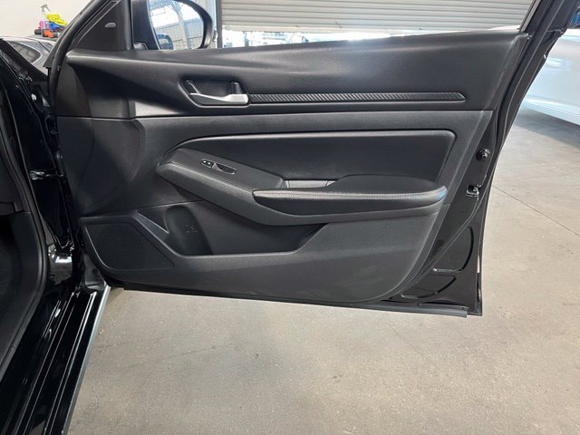 Used 2024 Nissan Altima 2.5 SV FWD image 12