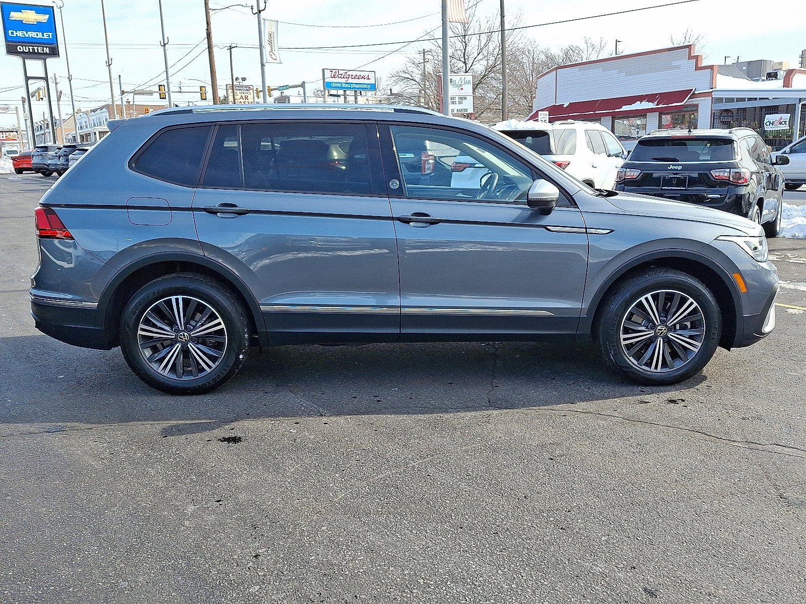 Used 2024 Volkswagen Tiguan Wolfsburg Edition image 6