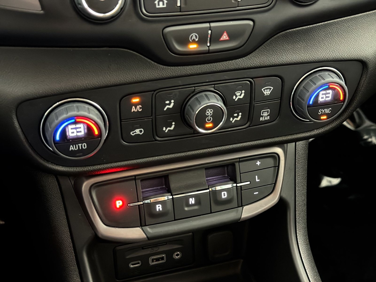 Used 2024 GMC Terrain AT4 w/ Infotainment Package II AWD/4WD image 21
