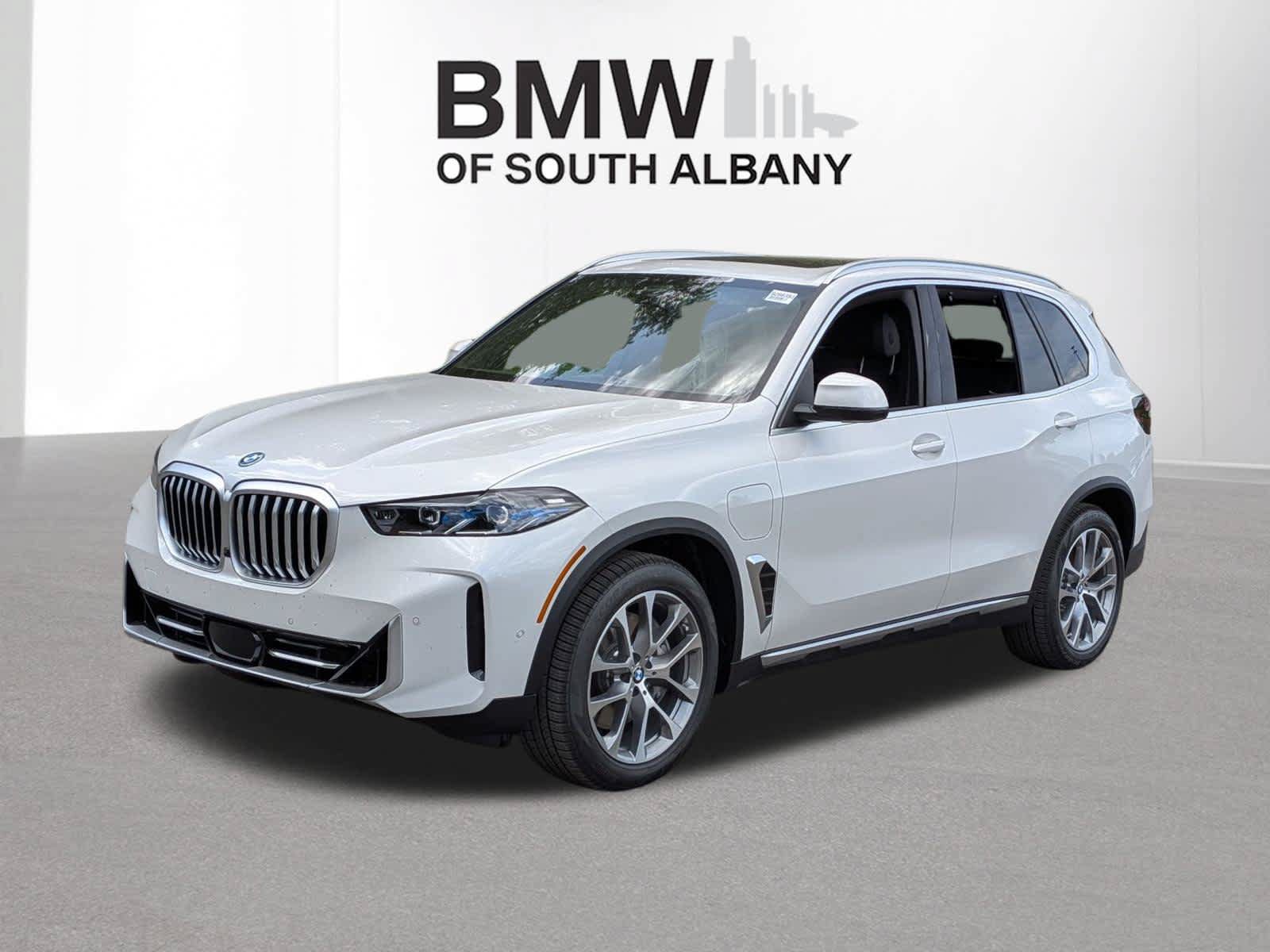 New 2026 BMW X5 xDrive50e w/ Premium Package AWD/4WD image 2