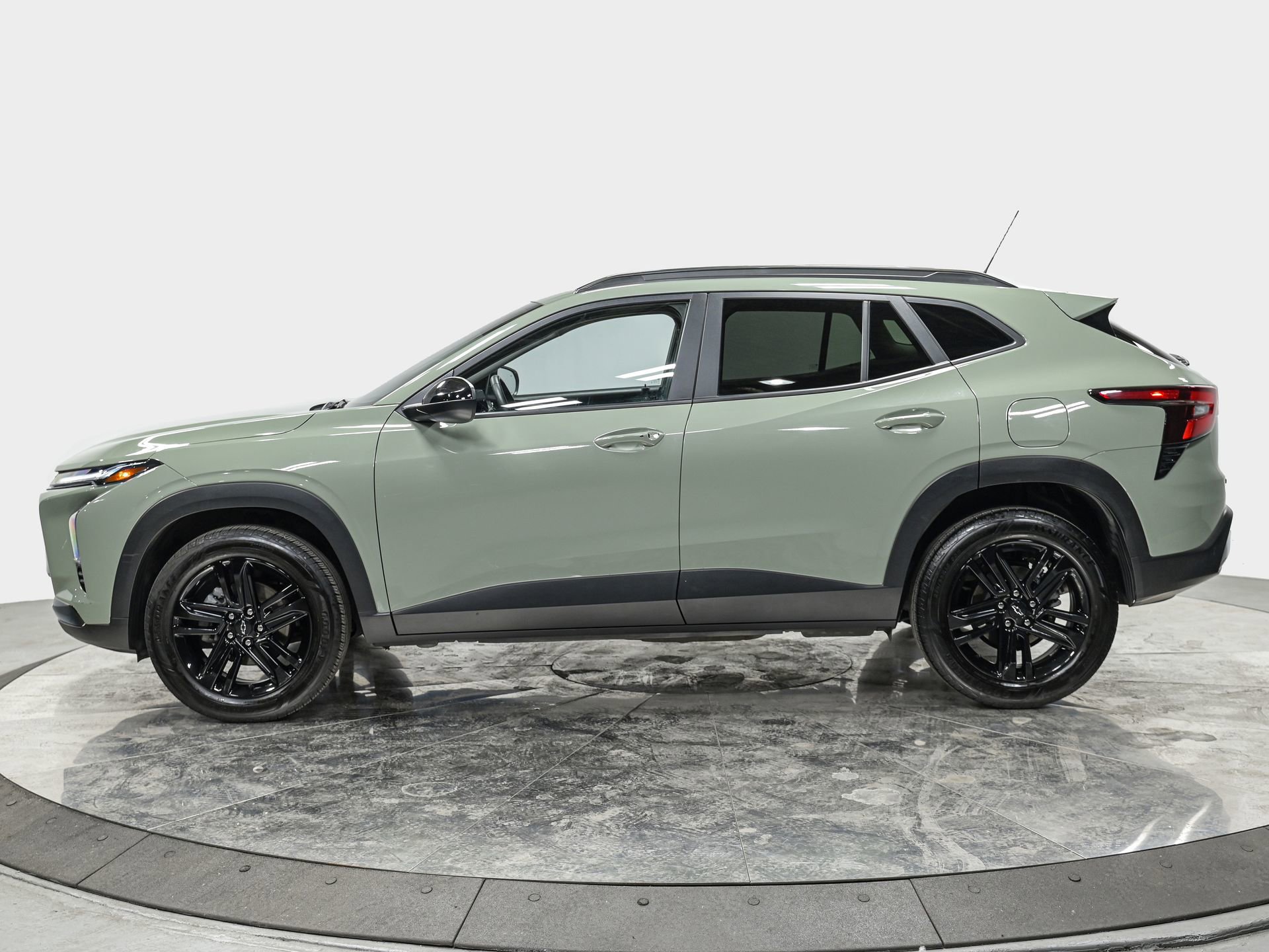 Used 2025 Chevrolet Trax ACTIV w/ Driver Confidence Package image 2