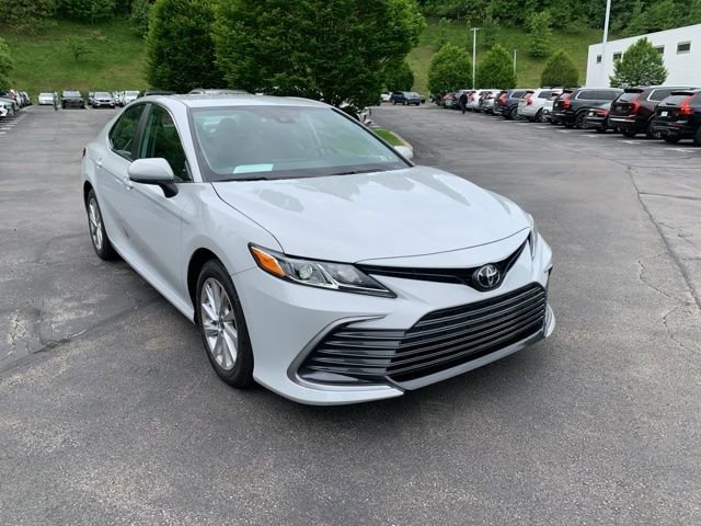 Used 2024 Toyota Camry LE AWD/4WD image 3