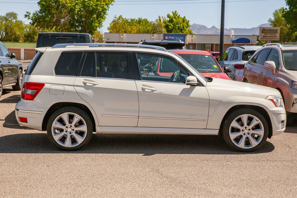 Used 2011 Mercedes-Benz GLK 350 4MATIC image 4
