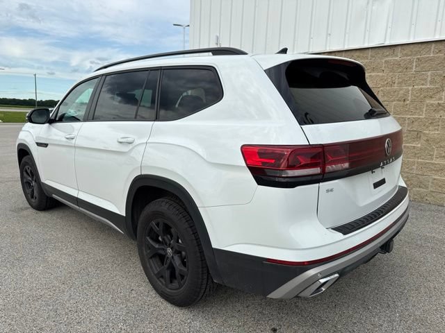 Used 2025 Volkswagen Atlas Peak Edition SE AWD/4WD image 7