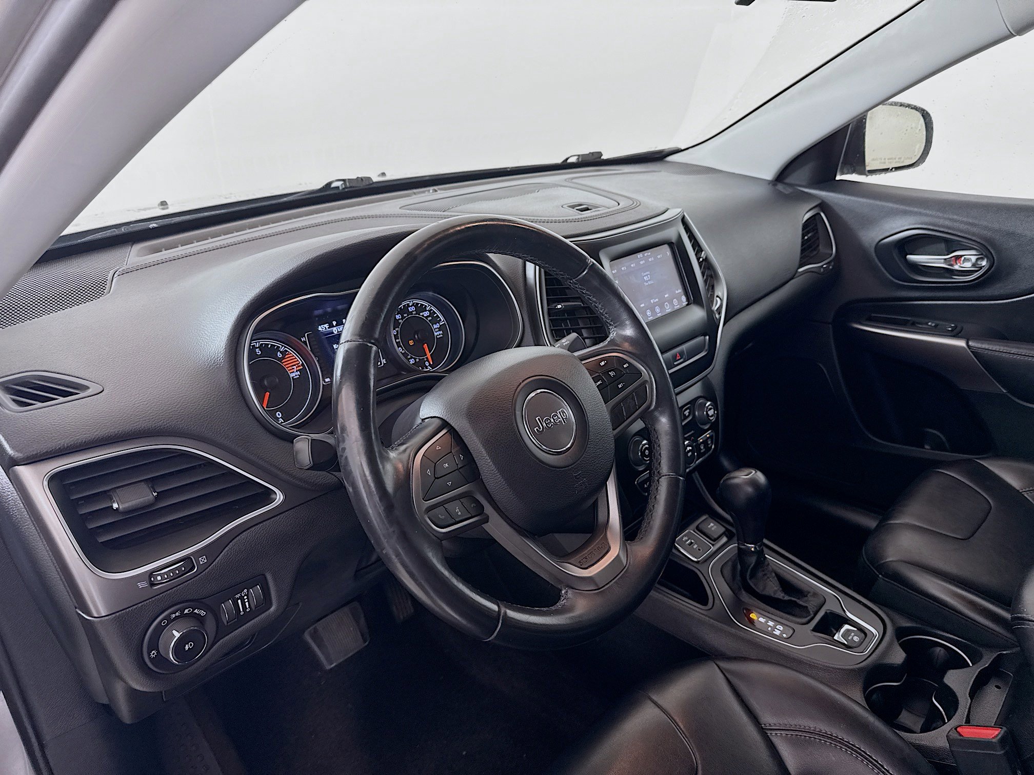 Used 2019 Jeep Cherokee Latitude Plus image 9