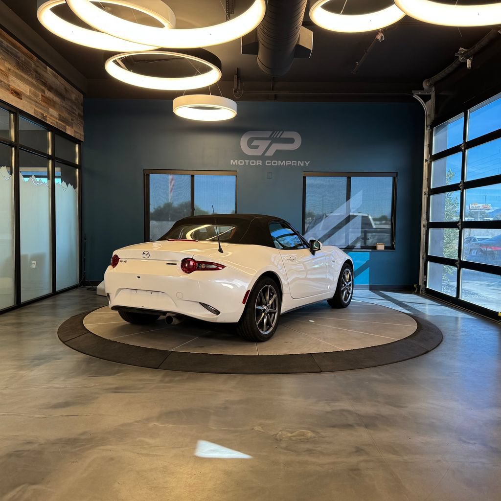 Used 2021 MAZDA MX-5 Miata Grand Touring RWD image 3