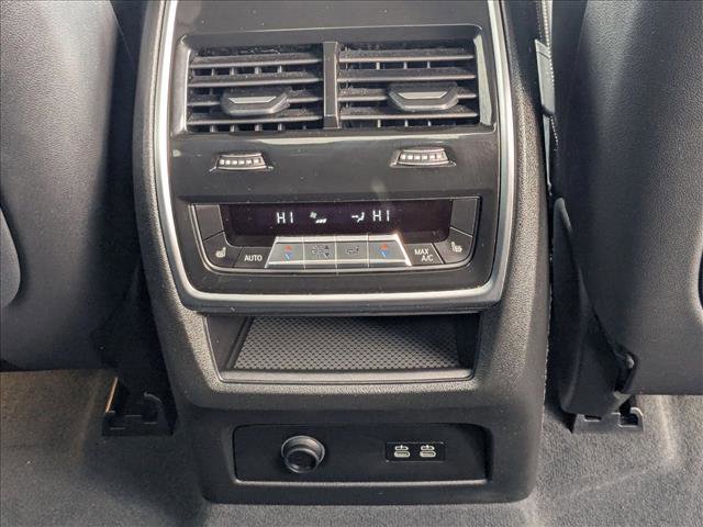 Used 2025 BMW X7 xDrive40i w/ Premium Package image 17