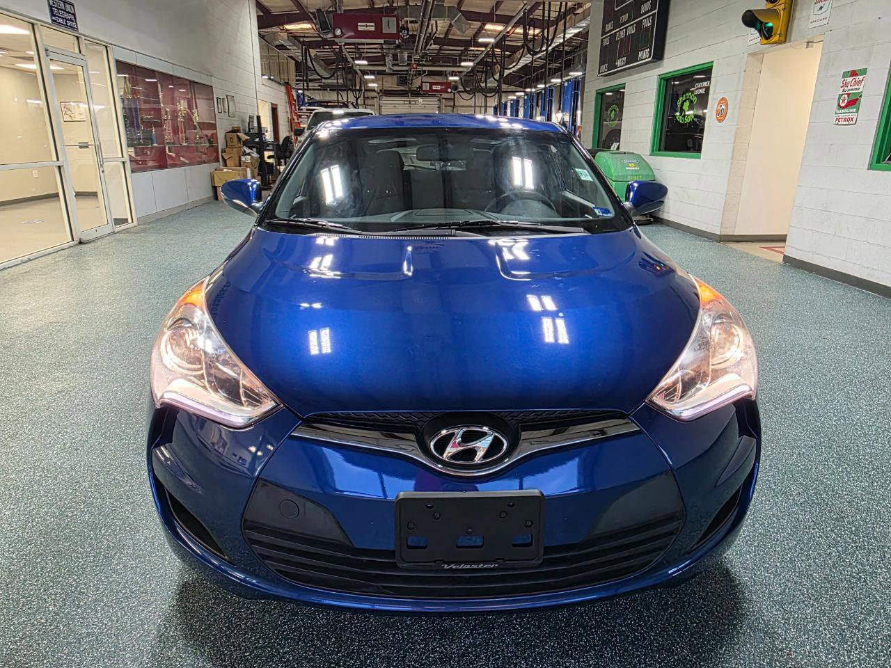 Used 2016 Hyundai Veloster FWD image 3