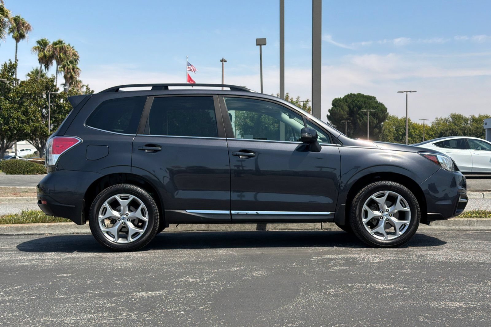 Used 2018 Subaru Forester 2.5i Touring w/ Popular Package #2 AWD/4WD image 3