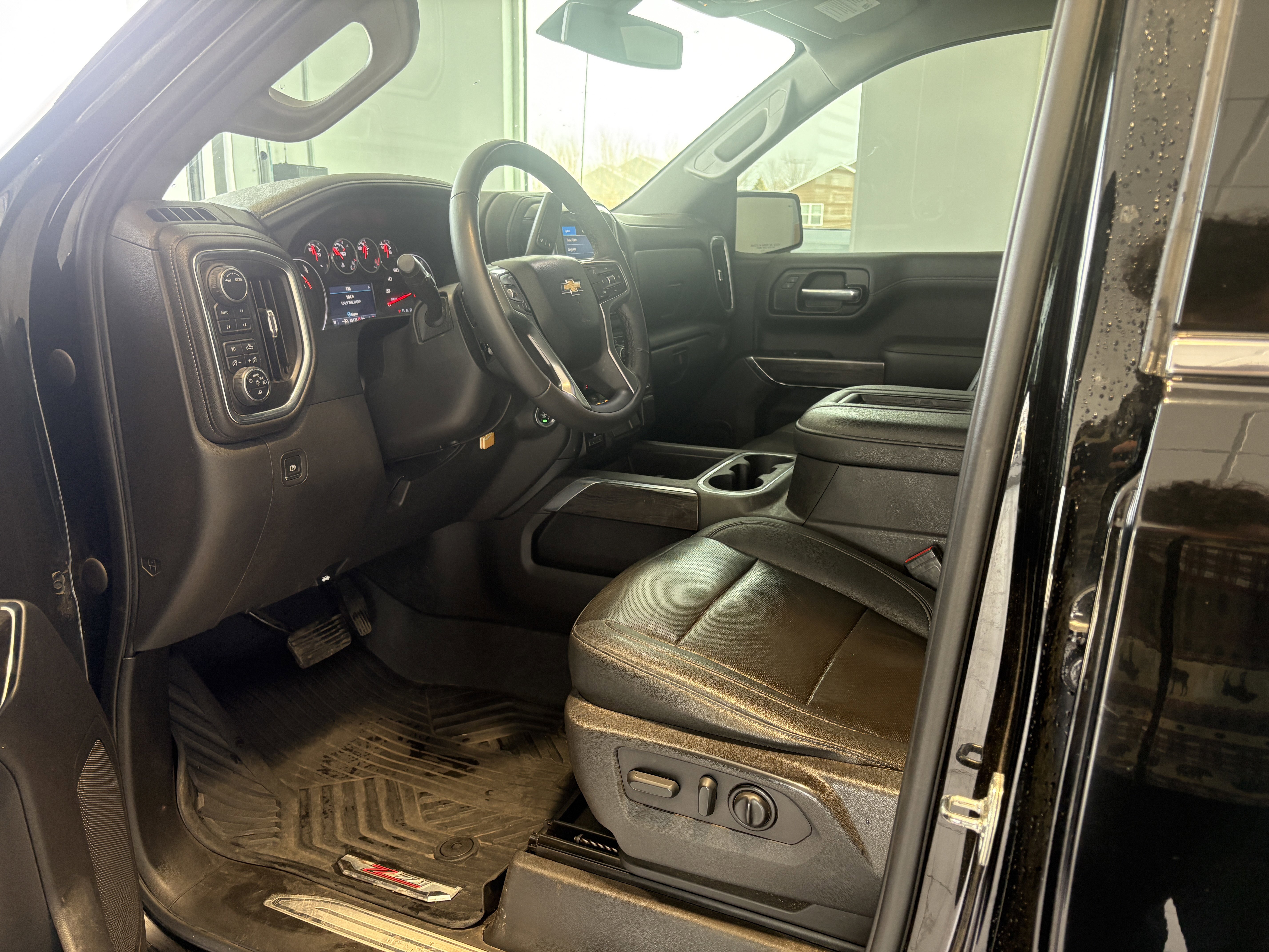 Used 2022 Chevrolet Silverado 1500 LTZ image 9