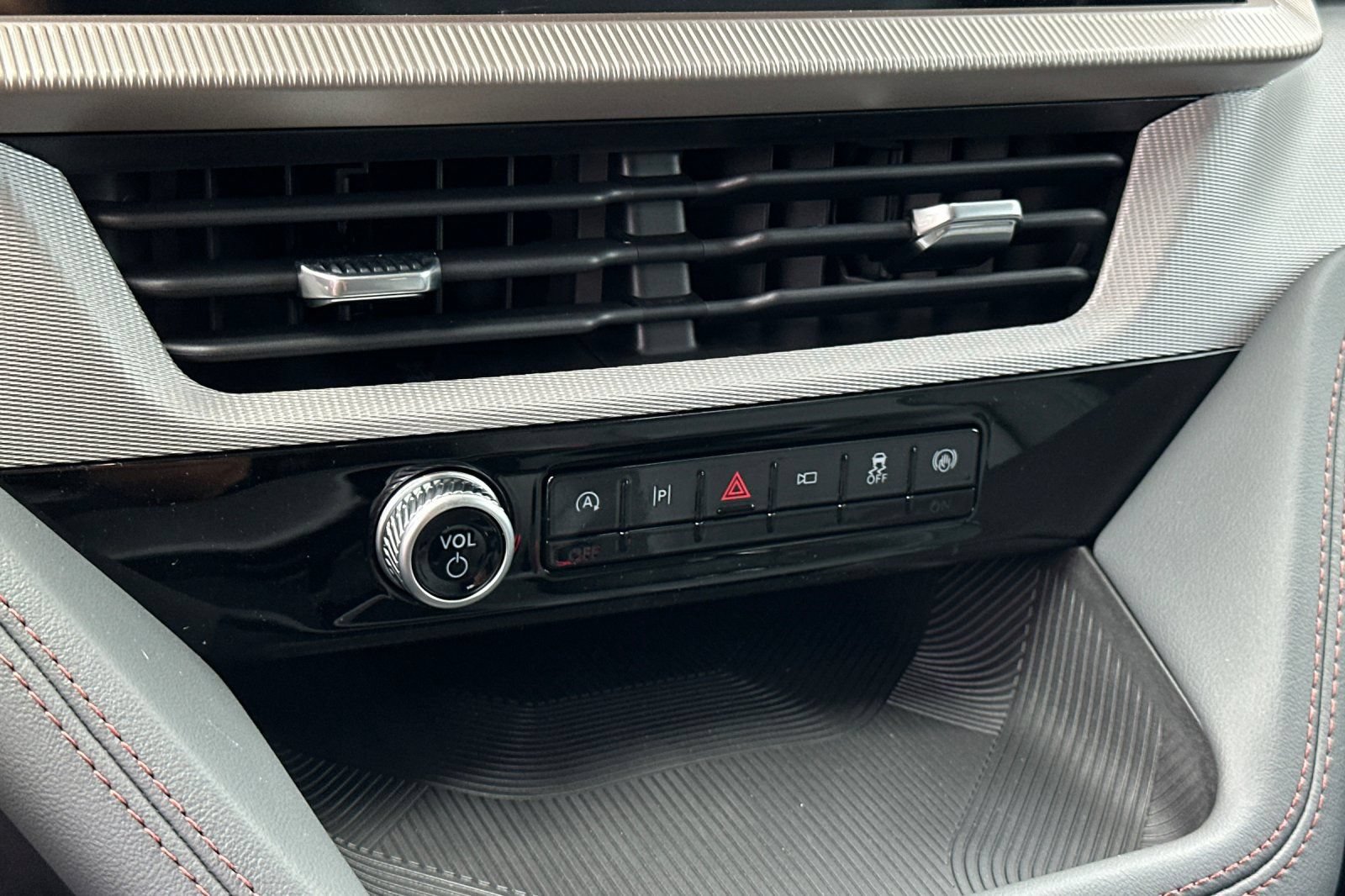New 2026 Ford Explorer Active w/ Active Comfort Package RWD image 21