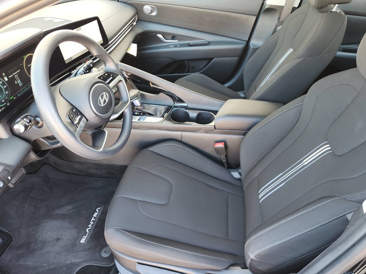 Certified 2024 Hyundai Elantra Blue FWD image 10