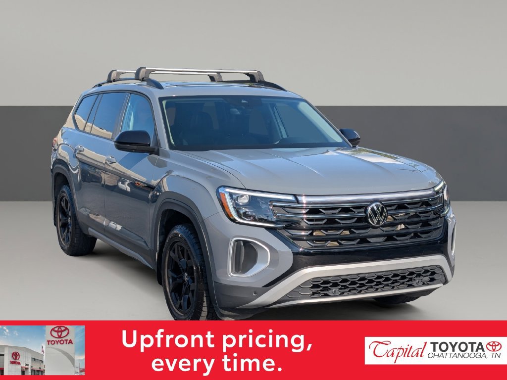 Used 2024 Volkswagen Atlas Peak Edition SE AWD/4WD image 2