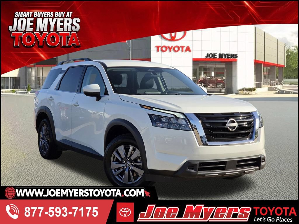 Used 2025 Nissan Pathfinder SV FWD image 1