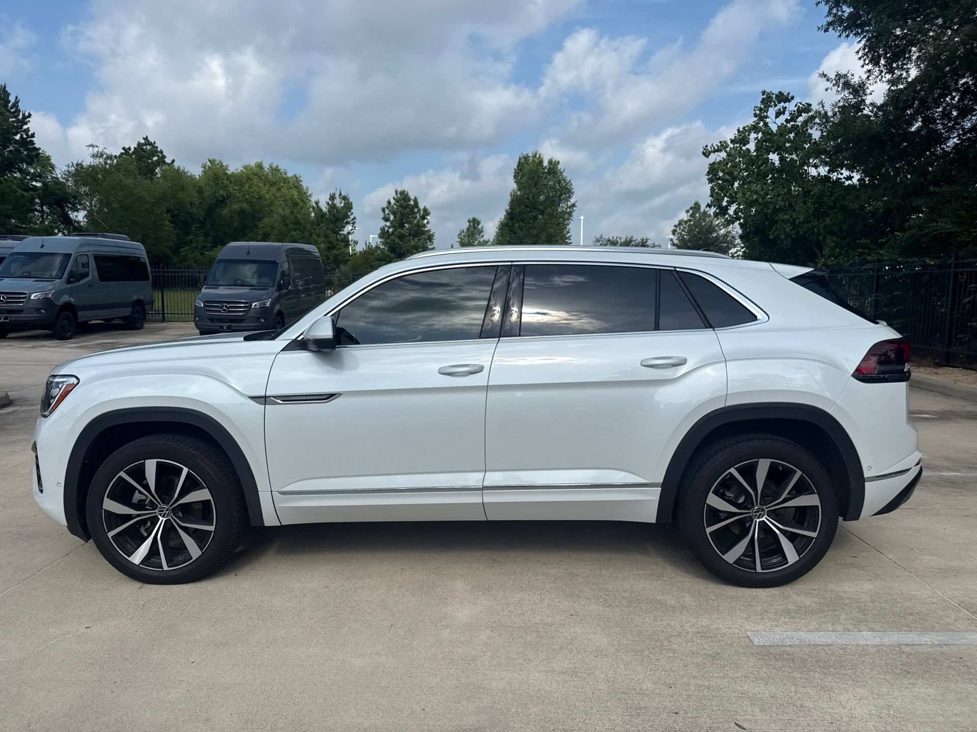 Used 2025 Volkswagen Atlas Cross Sport SEL Premium R-Line AWD/4WD image 7
