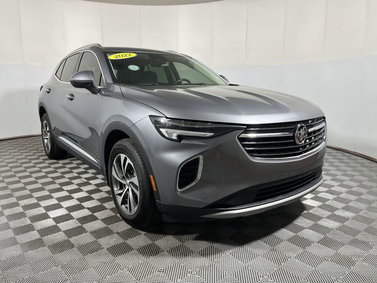 Used 2022 Buick Envision Essence w/ Safety Package FWD image 2