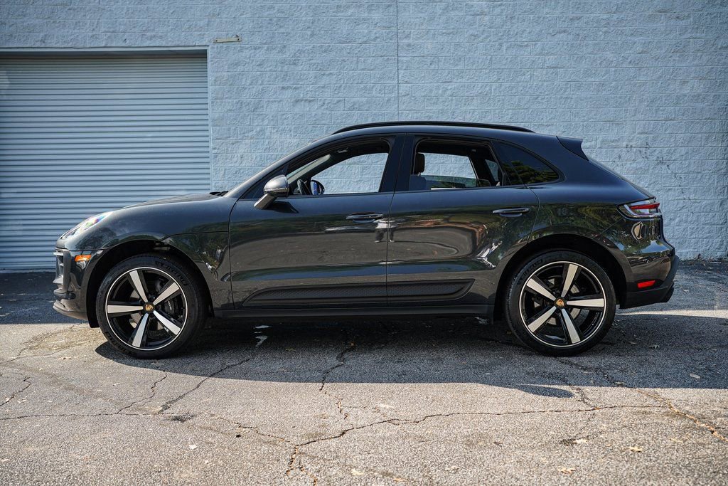 Used 2024 Porsche Macan w/ Premium Plus Package image 10