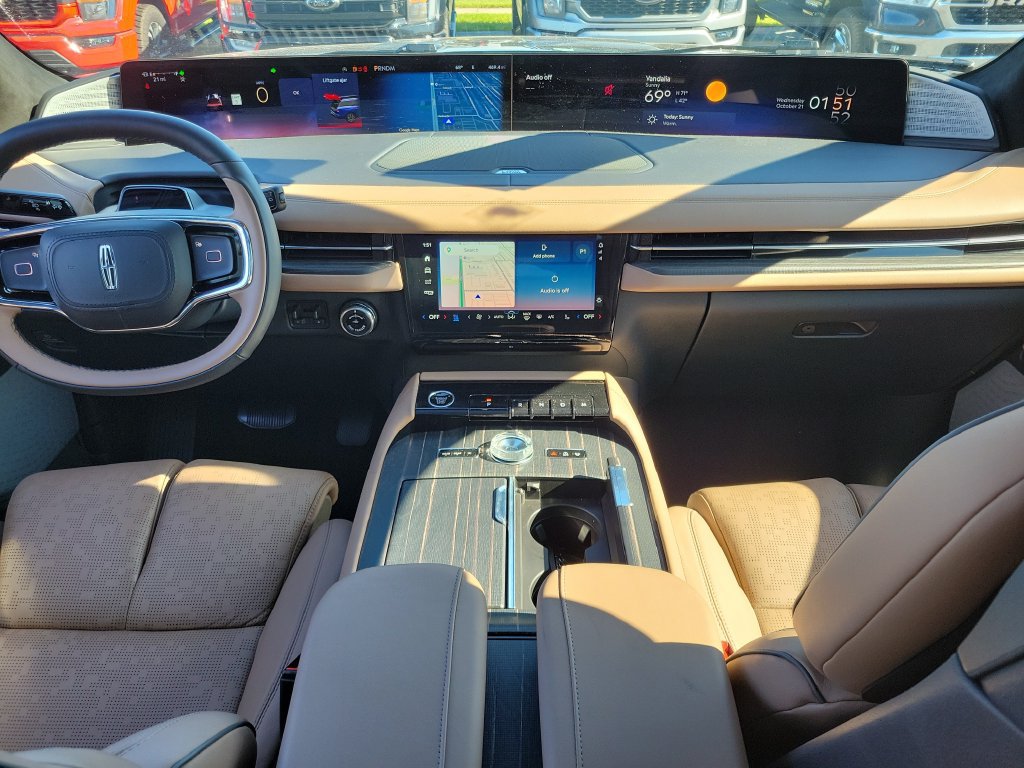Certified 2026 Lincoln Navigator Black Label AWD/4WD image 11