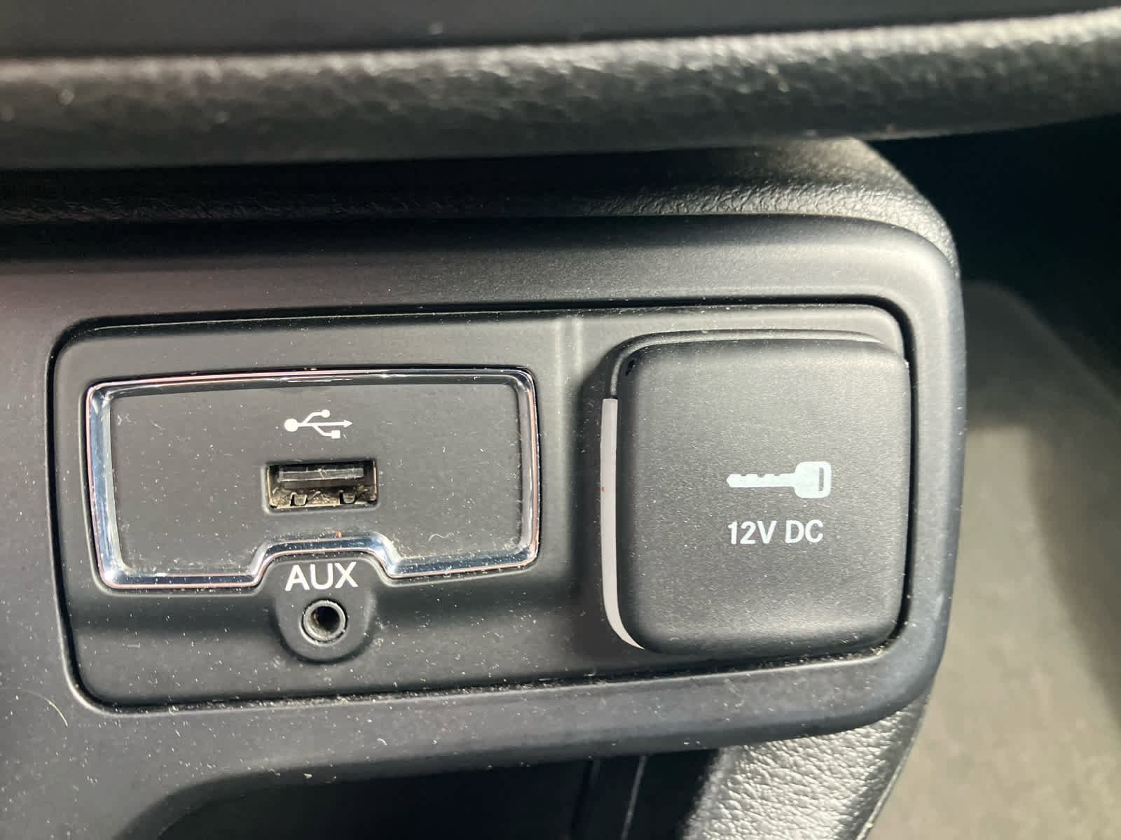 Used 2019 Jeep Renegade Limited w/ LED Lighting Group AWD/4WD image 25