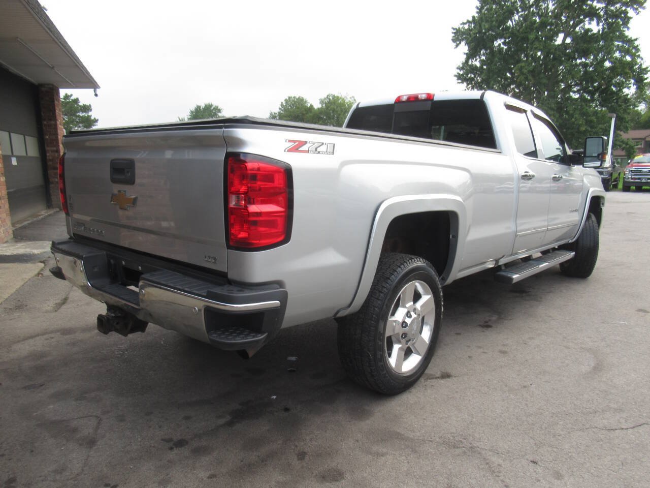 Used 2018 Chevrolet Silverado 2500 LTZ w/ Vortec Plus Package AWD/4WD image 12