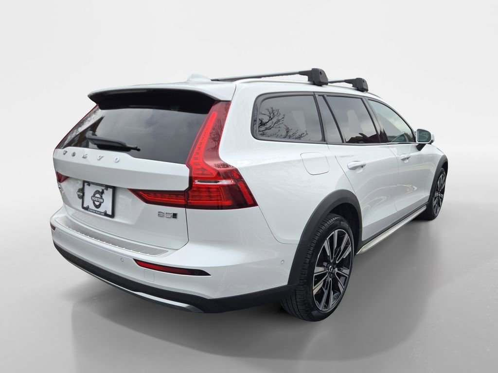 Certified 2024 Volvo V60 B5 Cross Country Ultimate image 3
