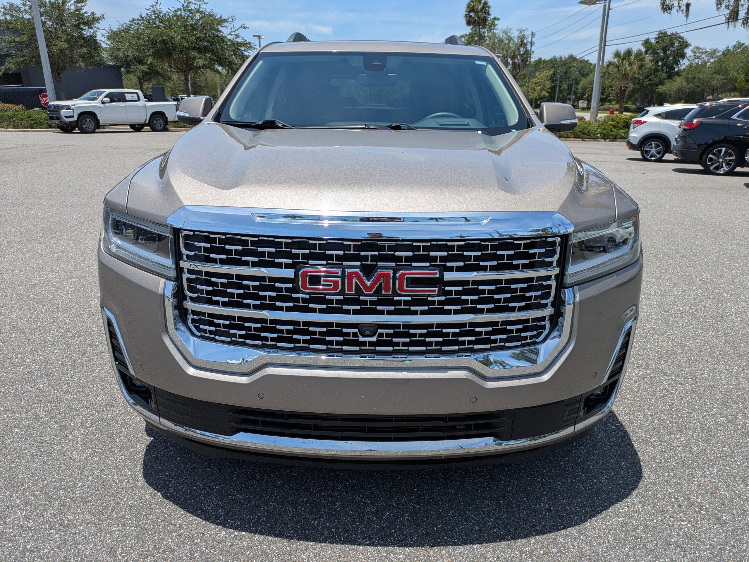 Used 2023 GMC Acadia Denali w/ Denali Ultimate Package AWD/4WD image 9